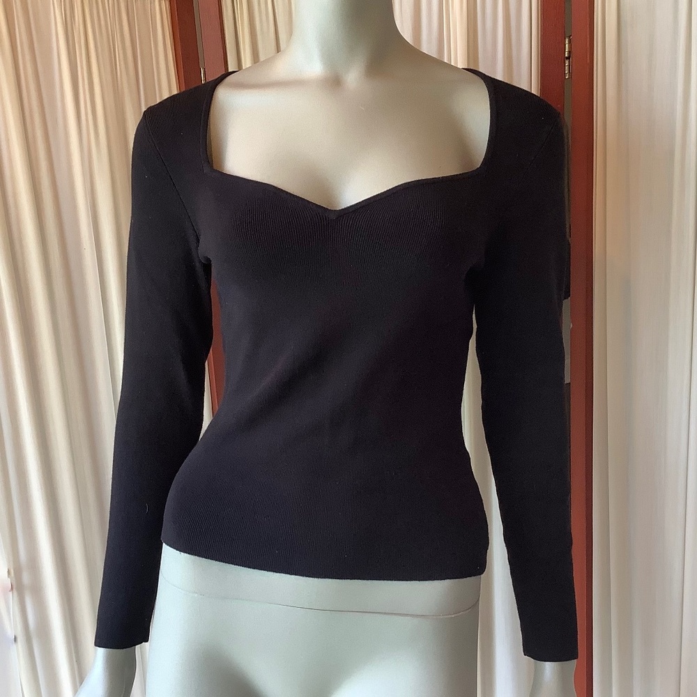 H&M Women’s Black Knit Top Sweetheart Neck Long Sleeves Size M